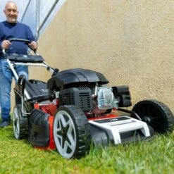 Tondeuse à Gazon à Essence 224cc 7.5cv, Démarrage électrique 4 Temps Automoteur, Double Lame Acier 530mm 21", Hauteur De Coupe Réglable Et Panier D'une Capacité De 65L - Greencut GLM880XE 9 Tondeuse à Gazon à Essence 224cc 7.5cv, Démarrage électrique 4 Temps Automoteur, Double Lame Acier 530mm 21", Hauteur De Coupe Réglable Et Panier D'une Capacité De 65L - Greencut GLM880XE -France Tondeuse Soldes Boutique 28885940 3