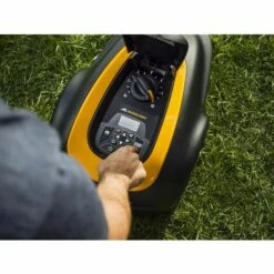 McCulloch ROB S800. Robot Tondeuse Connectée Bluetooth. < 500m². Planification De Tonte. Mulching. Tond Sous La Pluie. Nettoyage à L'eau. Alarme Anti-vol. Ultra-silencieux (970513125) 10 McCulloch ROB S800. Robot Tondeuse Connectée Bluetooth. < 500m². Planification De Tonte. Mulching. Tond Sous La Pluie. Nettoyage à L'eau. Alarme Anti-vol. Ultra-silencieux (970513125) -France Tondeuse Soldes Boutique 55014871 4